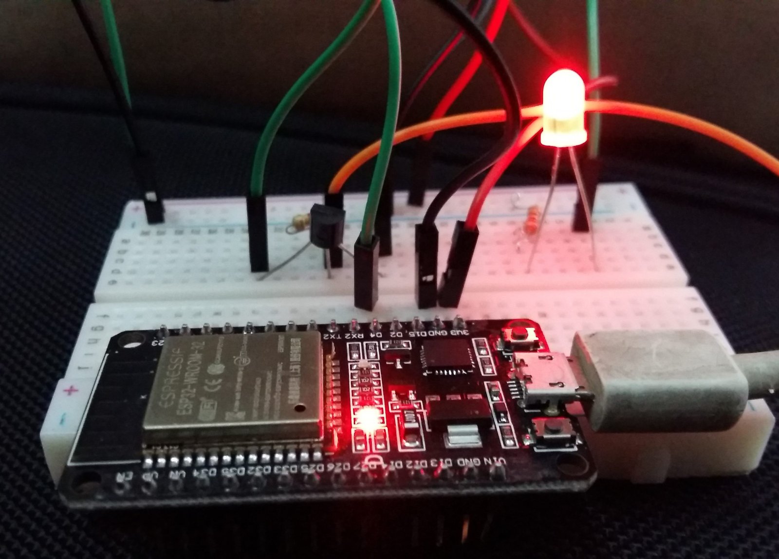 ESP32 & ESP8266 thermostat web server demo LED ON