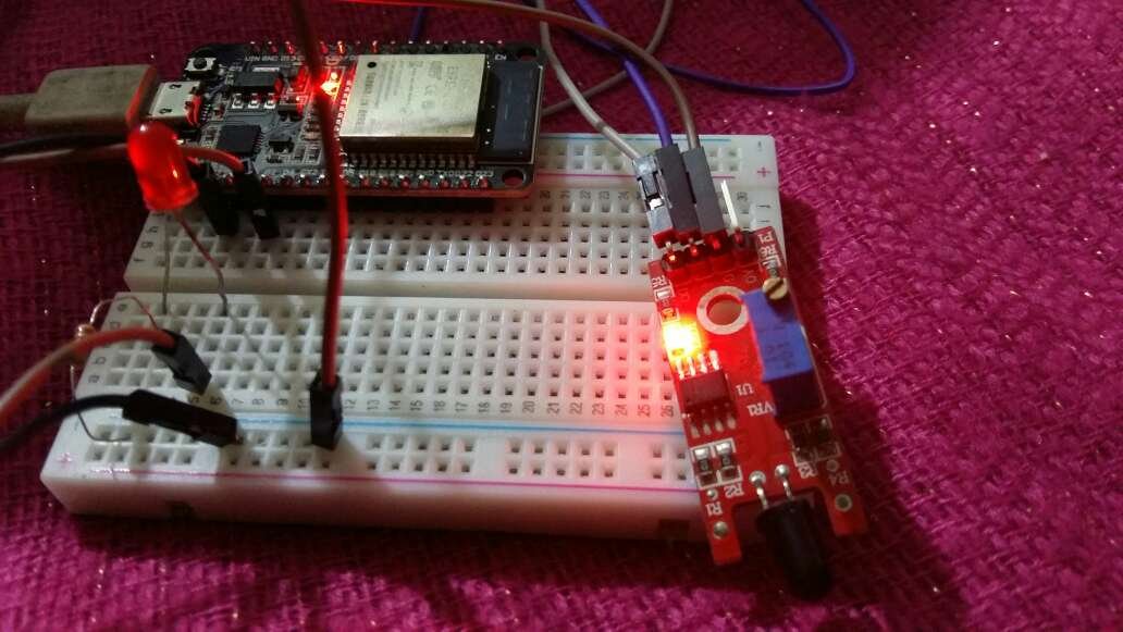 IoT Fire Detection using ESP32 and Flame Sensor with Email Alert