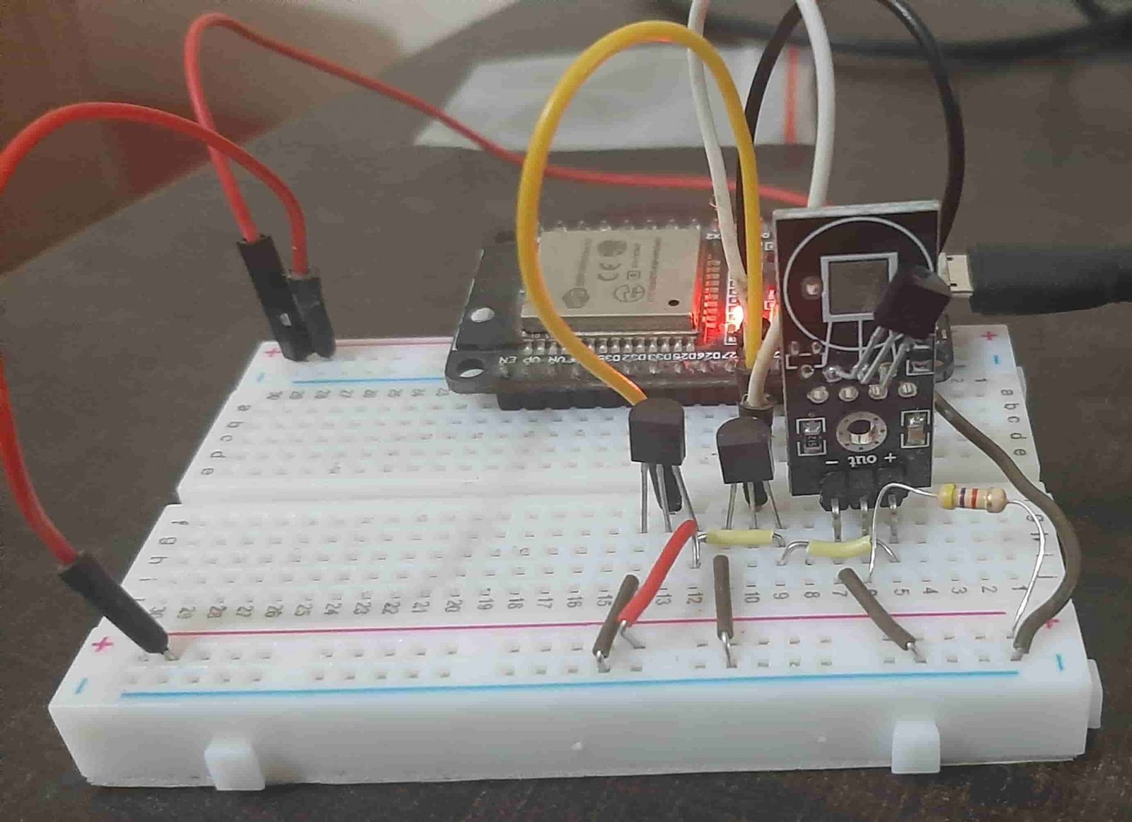 Single and Multiple DS18B20 with ESP32 : Display Readings on OLED