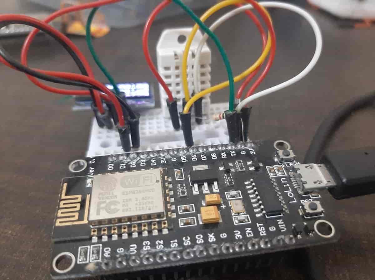 ESP8266 NodeMCU interfacing with DHT11 DHT22