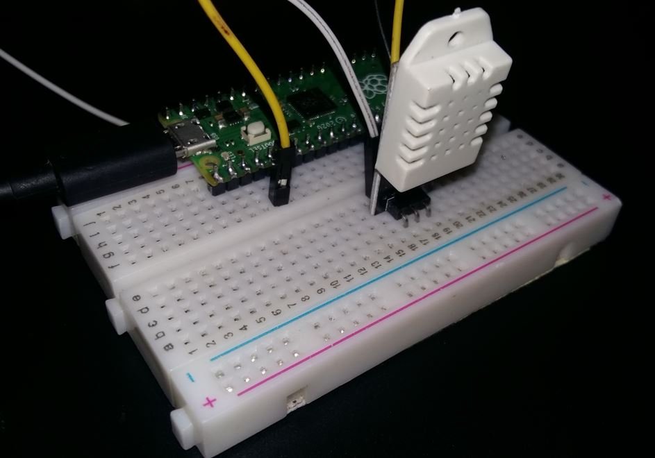Raspberry Pi Pico with DHT22