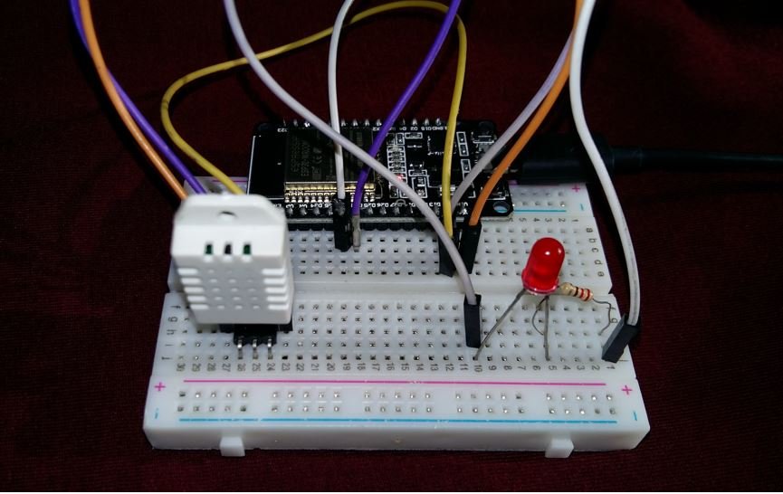 ESP32 with DHT22 and LED